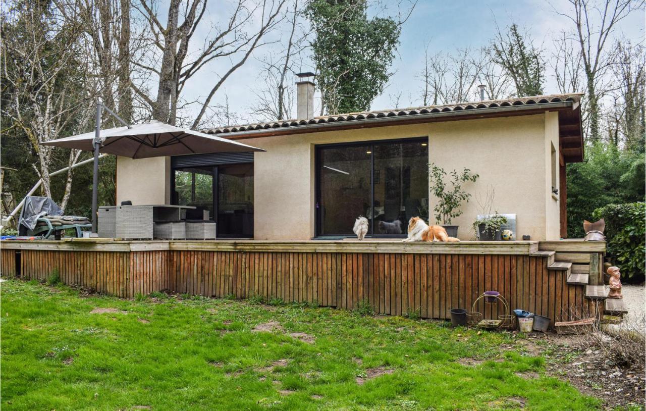 Beautiful Home In Pradines With Kitchen Exterior foto